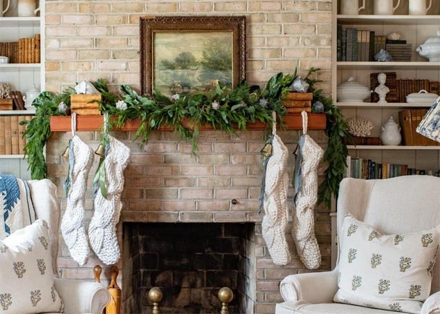 17 Christmas Mantel Decor Ideas for a Cozy Holiday Home