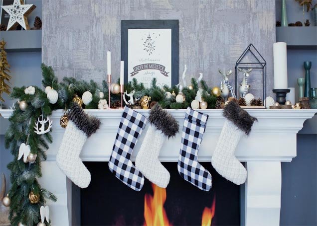 Rustic Farmhouse Christmas Mantel Decor